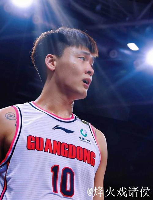 赵睿上半场9分钟贡献8分，投篮5中3，另有1篮板1助攻1抢断